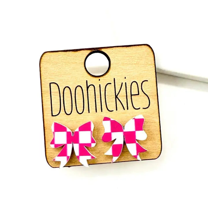 15mm Checkered Bow Studs Hot Pink